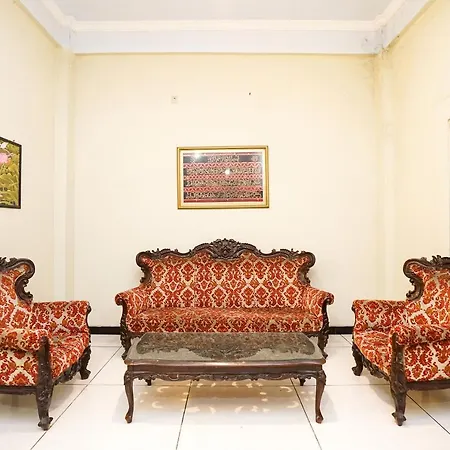 Kartika Syariah Homestay by Stayku-3
